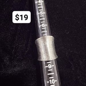 Silver tone ribbed statement ring